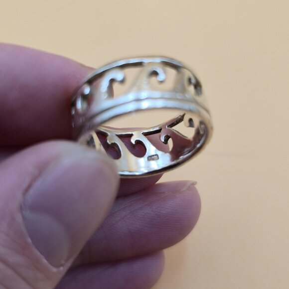 Size 8.75 Sterling Silver Worn Ocean Sea Waves Unisex Band Ring A5669 - Picture 4 of 7
